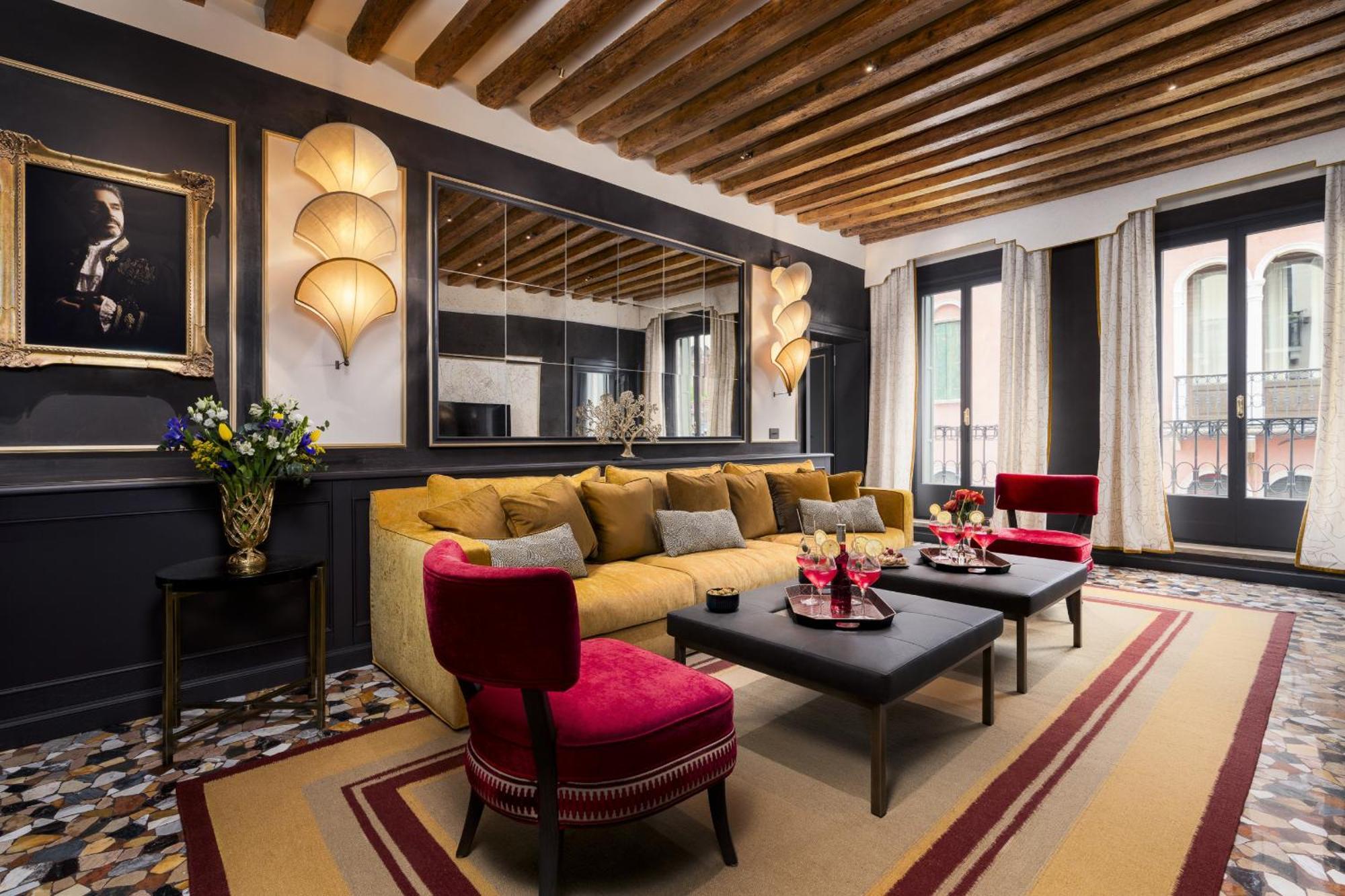 Apartment La Dimora Di Lady J Amazing Brandnew With 6 Luxury Bedrooms!
